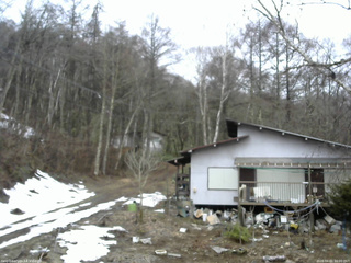 長野県菅平高原 ゆたか山荘 西側(坂上) 2026/04/01 10:00