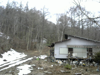 長野県菅平高原 ゆたか山荘 西側(坂上) 2026/04/01 12:00
