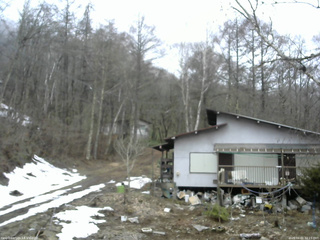 長野県菅平高原 ゆたか山荘 西側(坂上) 2026/04/01 12:15