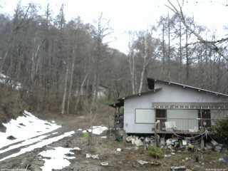 長野県菅平高原 ゆたか山荘 西側(坂上) 2026/04/01 13:00