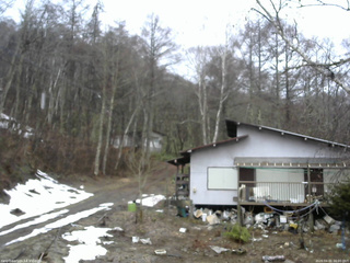 長野県菅平高原 ゆたか山荘 西側(坂上) 2026/04/01 16:00