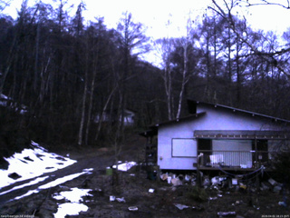 長野県菅平高原 ゆたか山荘 西側(坂上) 2026/04/01 18:15