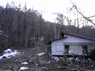 長野県菅平高原 ゆたか山荘 西側(坂上) 2026/04/02 18:15