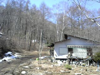 長野県菅平高原 ゆたか山荘 西側(坂上) 2026/04/03 11:00