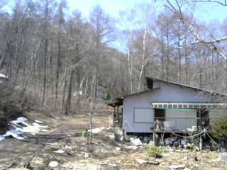 長野県菅平高原 ゆたか山荘 西側(坂上) 2026/04/03 11:45
