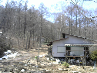 長野県菅平高原 ゆたか山荘 西側(坂上) 2026/04/03 12:45