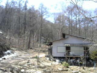 長野県菅平高原 ゆたか山荘 西側(坂上) 2026/04/03 13:15