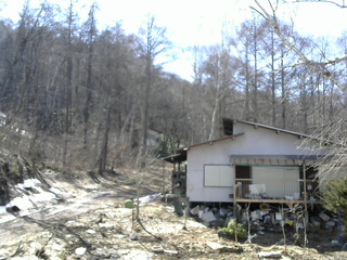 長野県菅平高原 ゆたか山荘 西側(坂上) 2026/04/03 14:15