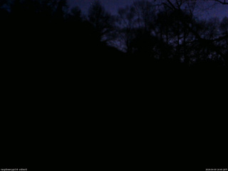 長野県菅平高原 ゆたか山荘 西側(坂上) 2026/04/03 18:45