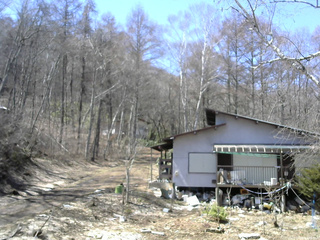 長野県菅平高原 ゆたか山荘 西側(坂上) 2026/04/06 11:45