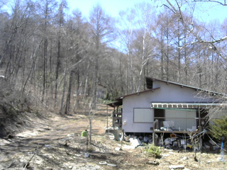 長野県菅平高原 ゆたか山荘 西側(坂上) 2026/04/06 12:15