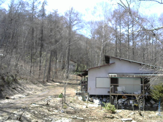 長野県菅平高原 ゆたか山荘 西側(坂上) 2026/04/06 13:00