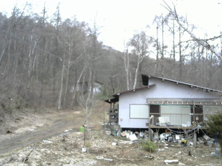 長野県菅平高原 ゆたか山荘 西側(坂上) 2026/04/06 17:15