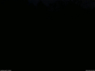 長野県菅平高原 ゆたか山荘 西側(坂上) 2026/04/06 18:45