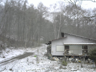 長野県菅平高原 ゆたか山荘 西側(坂上) 2026/04/07 15:00