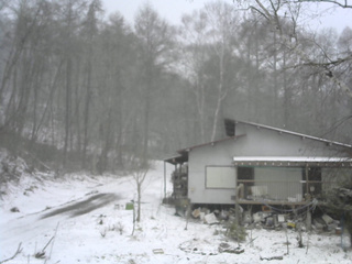 長野県菅平高原 ゆたか山荘 西側(坂上) 2026/04/07 16:00