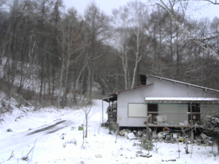 長野県菅平高原 ゆたか山荘 西側(坂上) 2026/04/07 17:30