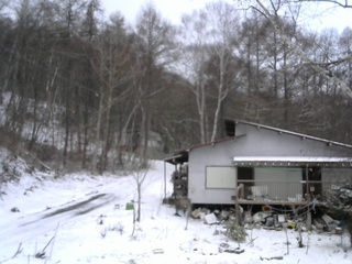 長野県菅平高原 ゆたか山荘 西側(坂上) 2026/04/07 17:45