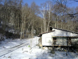長野県菅平高原 ゆたか山荘 西側(坂上) 2026/04/08 06:45