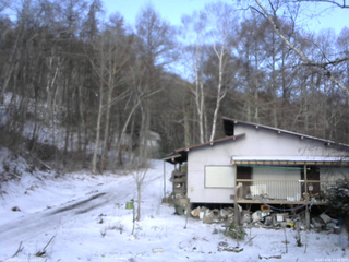 長野県菅平高原 ゆたか山荘 西側(坂上) 2026/04/08 07:00