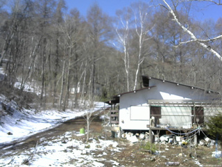 長野県菅平高原 ゆたか山荘 西側(坂上) 2026/04/08 10:00