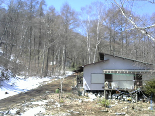 長野県菅平高原 ゆたか山荘 西側(坂上) 2026/04/08 11:15