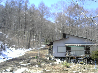 長野県菅平高原 ゆたか山荘 西側(坂上) 2026/04/08 11:45