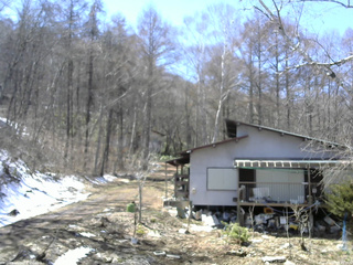 長野県菅平高原 ゆたか山荘 西側(坂上) 2026/04/08 12:30