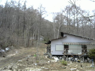 長野県菅平高原 ゆたか山荘 西側(坂上) 2026/04/09 12:00