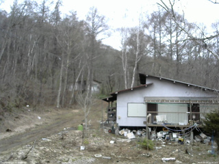 長野県菅平高原 ゆたか山荘 西側(坂上) 2026/04/09 16:30