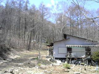 長野県菅平高原 ゆたか山荘 西側(坂上) 2026/04/11 11:45
