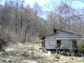 長野県菅平高原 ゆたか山荘 西側(坂上) 2026/04/11 12:15