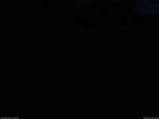 長野県菅平高原 ゆたか山荘 西側(坂上) 2026/04/11 19:00