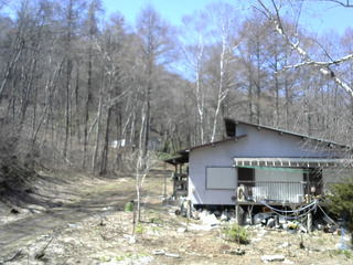 長野県菅平高原 ゆたか山荘 西側(坂上) 2026/04/12 11:15