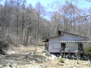 長野県菅平高原 ゆたか山荘 西側(坂上) 2026/04/12 12:00