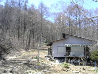 長野県菅平高原 ゆたか山荘 西側(坂上) 2026/04/12 12:15