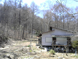 長野県菅平高原 ゆたか山荘 西側(坂上) 2026/04/12 13:00