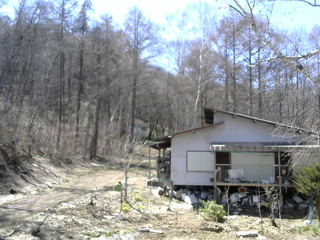 長野県菅平高原 ゆたか山荘 西側(坂上) 2026/04/12 13:15