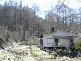 長野県菅平高原 ゆたか山荘 西側(坂上) 2026/04/12 14:00