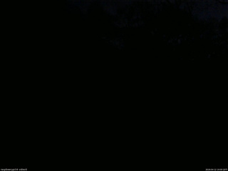 長野県菅平高原 ゆたか山荘 西側(坂上) 2026/04/12 19:00