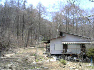 長野県菅平高原 ゆたか山荘 西側(坂上) 2026/04/13 12:30