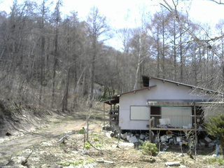 長野県菅平高原 ゆたか山荘 西側(坂上) 2026/04/13 13:30