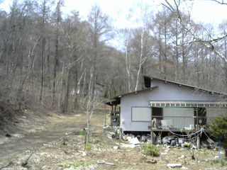 長野県菅平高原 ゆたか山荘 西側(坂上) 2026/04/14 11:30