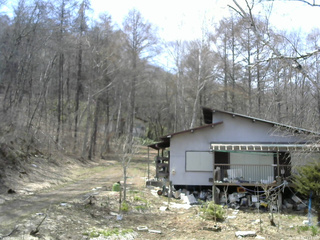 長野県菅平高原 ゆたか山荘 西側(坂上) 2026/04/14 12:15
