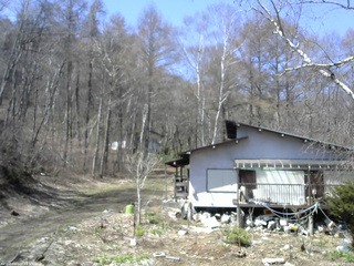 長野県菅平高原 ゆたか山荘 西側(坂上) 2026/04/16 10:45
