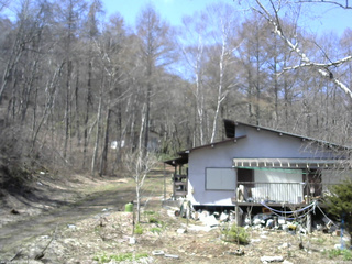 長野県菅平高原 ゆたか山荘 西側(坂上) 2026/04/16 11:00