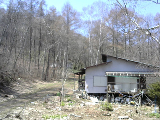 長野県菅平高原 ゆたか山荘 西側(坂上) 2026/04/16 11:30