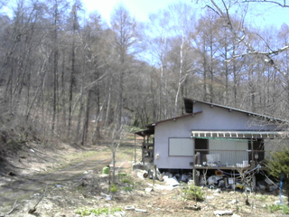 長野県菅平高原 ゆたか山荘 西側(坂上) 2026/04/16 12:00