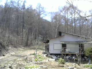 長野県菅平高原 ゆたか山荘 西側(坂上) 2026/04/16 13:30
