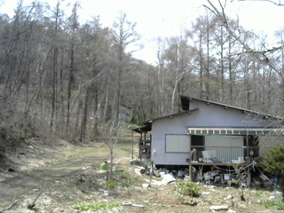 長野県菅平高原 ゆたか山荘 西側(坂上) 2026/04/17 12:00